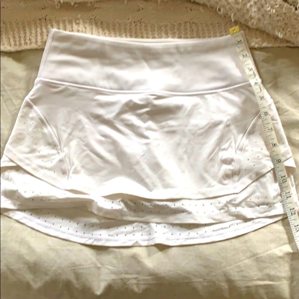 White Athleta tennis/running skirt